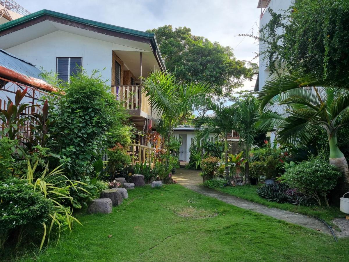Southpoint Hostel Moalboal Bagian luar foto